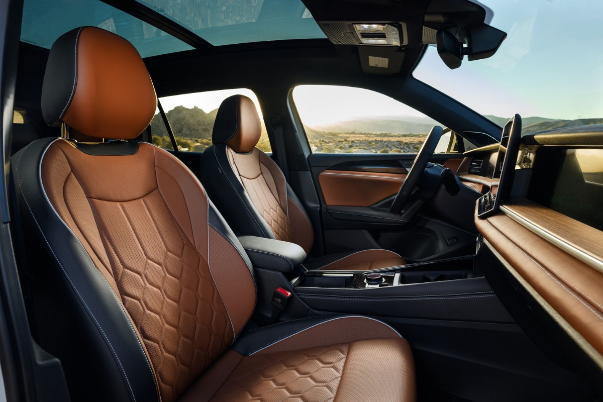 LP_BottomBoxes_Interiorseats.jpg